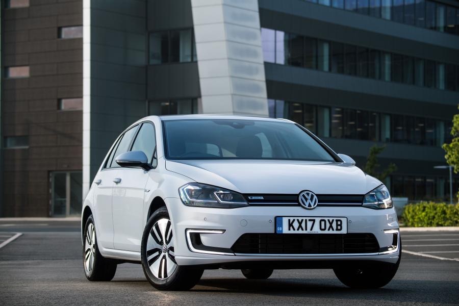  Volkswagen e-Golf 2017 года  (UK) (фото 25 из 28)